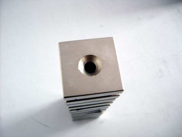 Magnet with hole_04